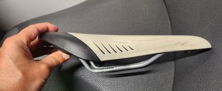 Sillín ciclismo blanco