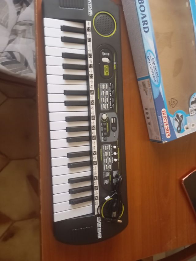 Vendo pianola mai utilizzata eccellenti condizioni