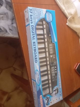 Vendo pianola mai utilizzata eccellenti condizioni