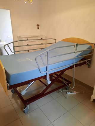 Cama articulada con colchón seminueva de 105cm!!