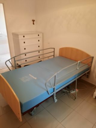Cama articulada con colchón seminueva de 105cm!!