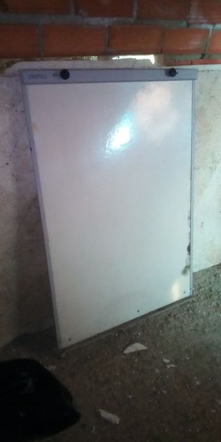 Pizarra blanca con caballete