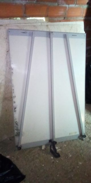 Pizarra blanca con caballete