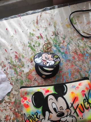 Borsello e specchietto