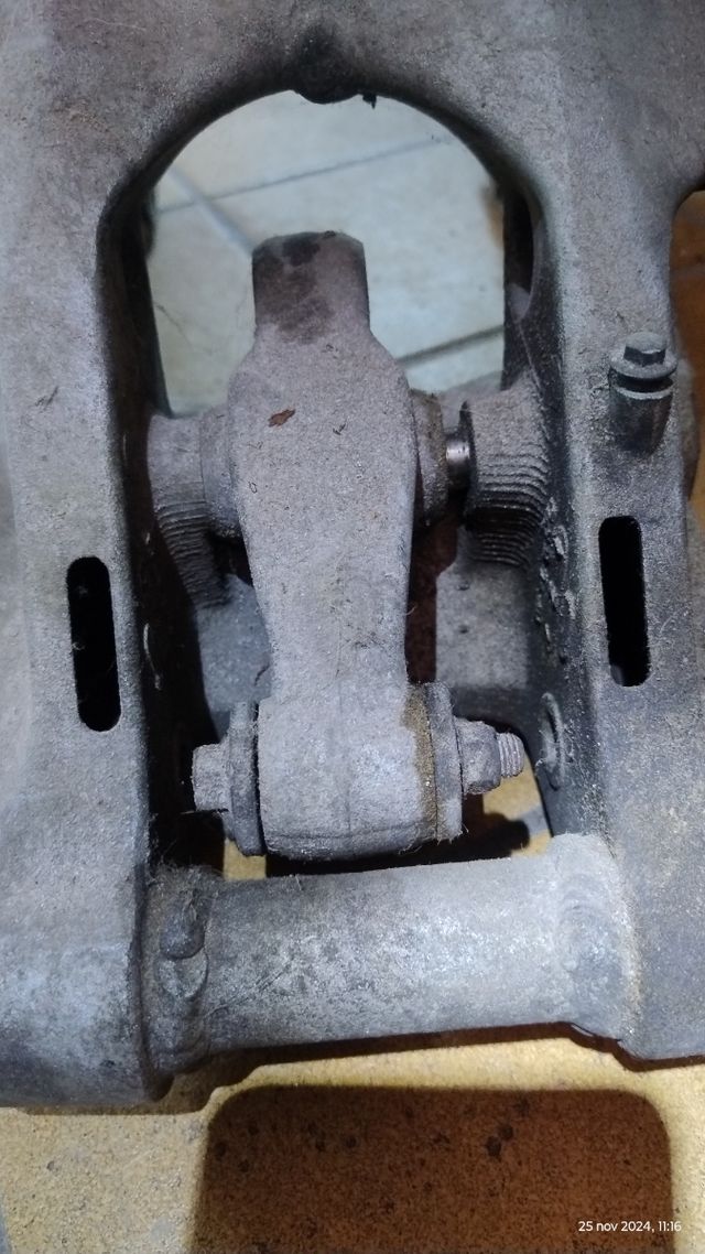 Basculante honda CBR 400 NC 23