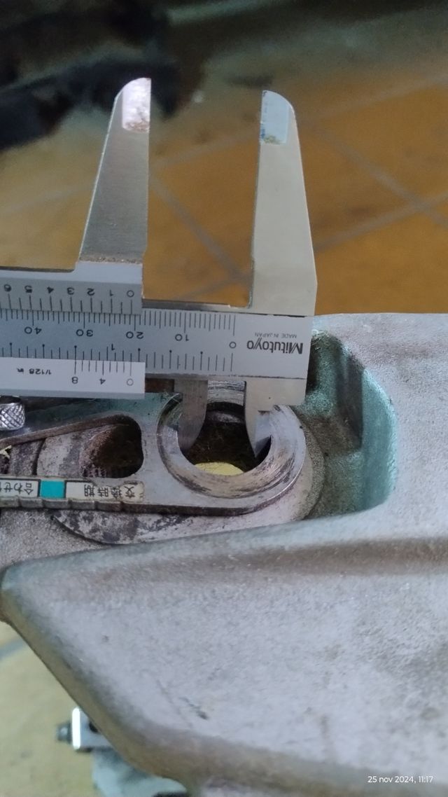 Basculante honda CBR 400 NC 23