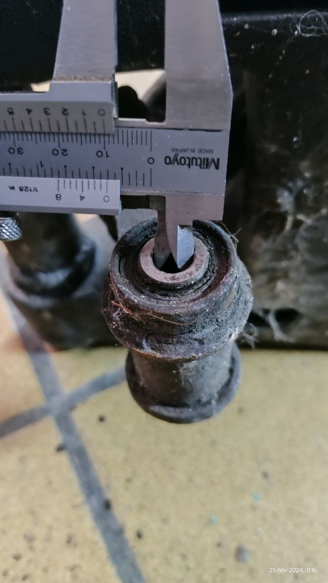 Basculante honda CBR 400 NC 23