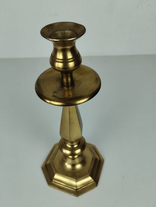 Candelabro de latón alto