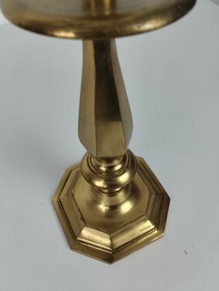 Candelabro de latón alto