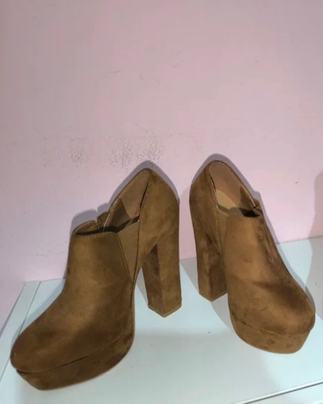 Zapatos Tacón Número 35 en Excelentes Condiciones