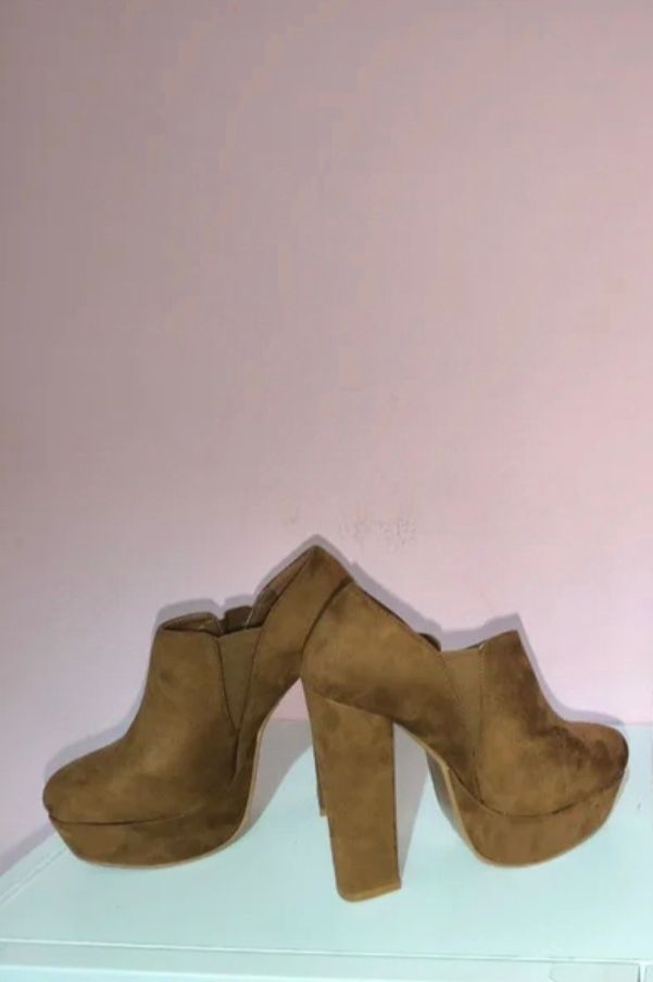 Zapatos Tacón Número 35 en Excelentes Condiciones