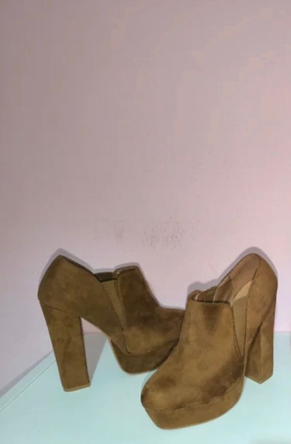 Zapatos Tacón Número 35 en Excelentes Condiciones