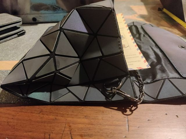 Borsa Tikea geometrica luminosa