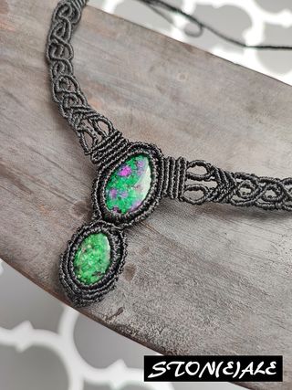 Girocollo in macrame con ruby in zoisite