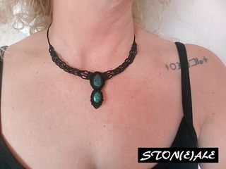 Girocollo in macrame con ruby in zoisite