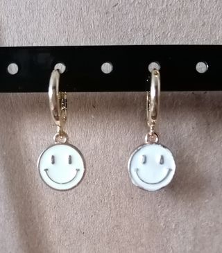 Pendientes carita sonriente.