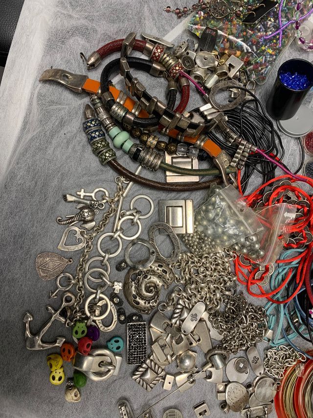 Abalorios, piezas zamac, bisutería, varios