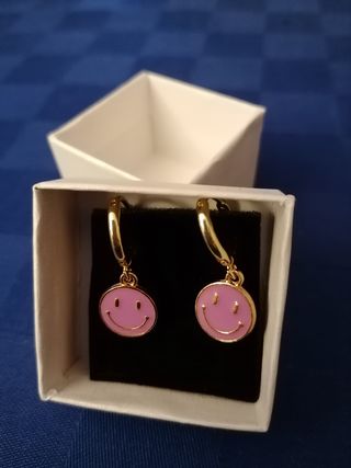 Pendientes carita sonriente.