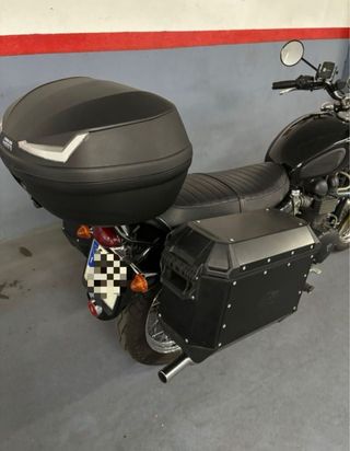 Moto Triumph Boneville 900