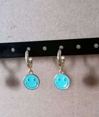 Pendientes carita sonriente.