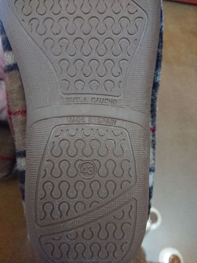 Zapatillas casa hombre . Números 41 y 43