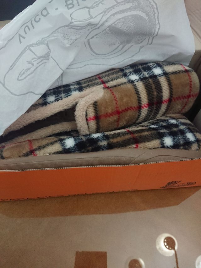 Zapatillas casa hombre . Números 41 y 43