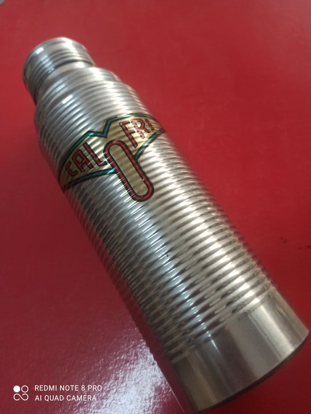 Antiguo termo de bebidas.