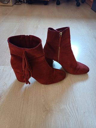 Botas piel tacón burdeos Stradivarius  39