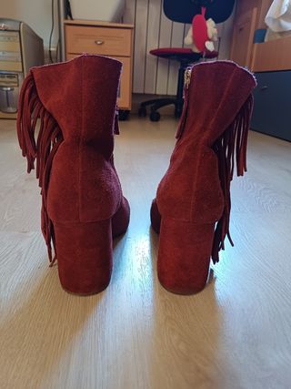 Botas piel tacón burdeos Stradivarius  39