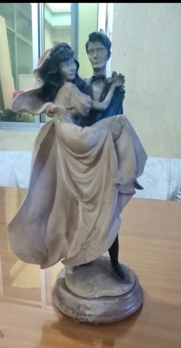 Escultura de pajera recién casados