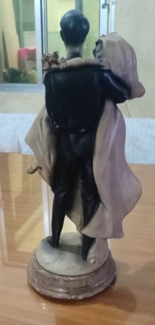 Escultura de pajera recién casados