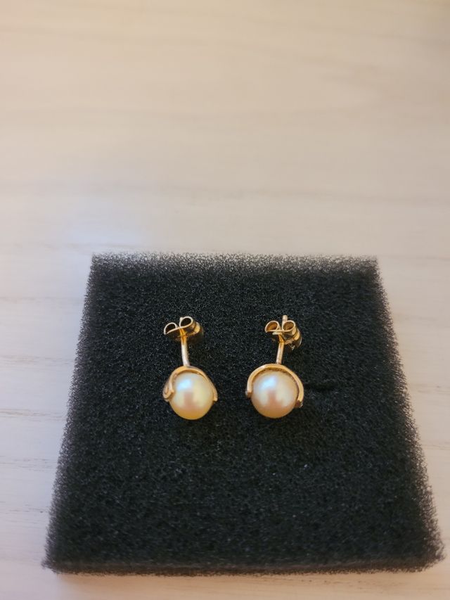 Pendientes en oro