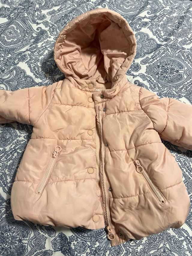 Abrigo Zara talla 12-18 meses