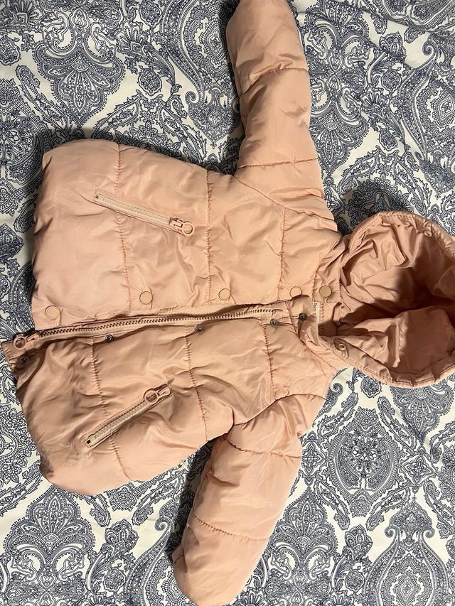 Abrigo Zara talla 12-18 meses