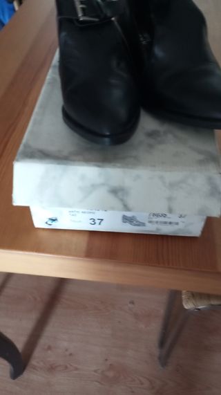 Zapatos negros de piel.numero 37