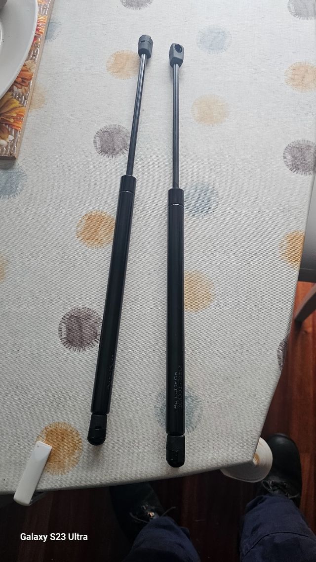 Se vende amortiguadores de maletero
