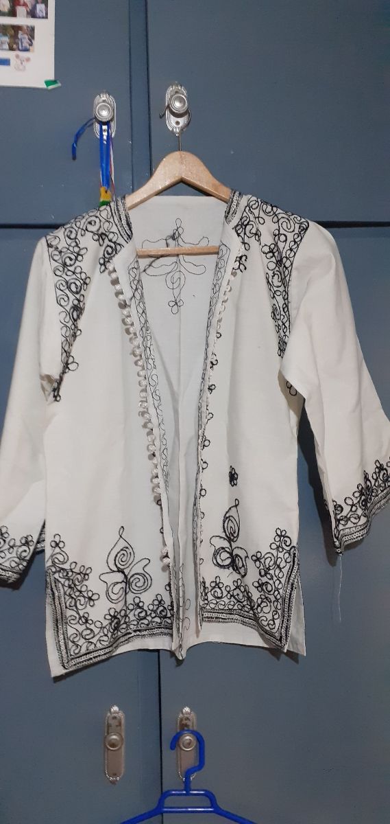 Camisa tunecina, echa a mano