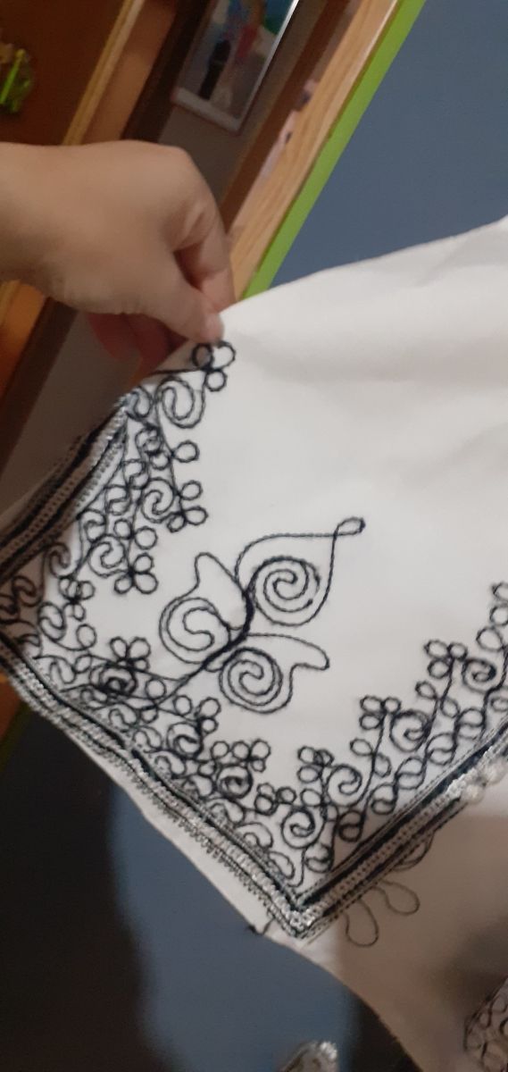 Camisa tunecina, echa a mano