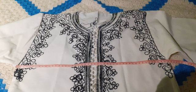 Camisa tunecina, echa a mano