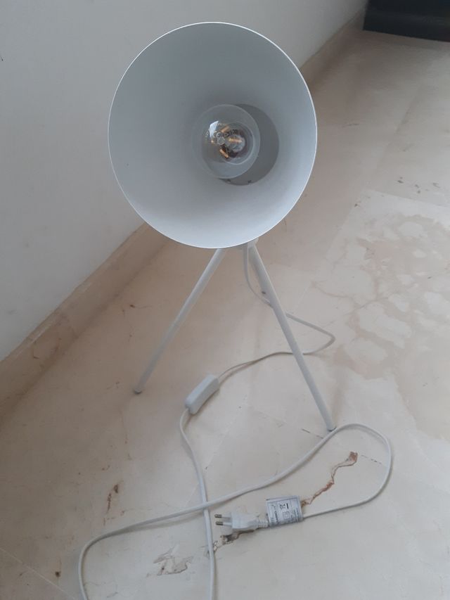 Lámpara trípode