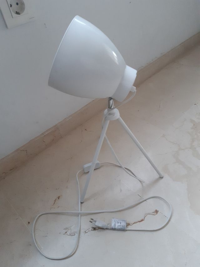 Lámpara trípode
