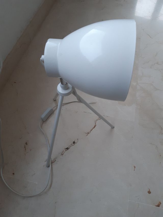 Lámpara trípode