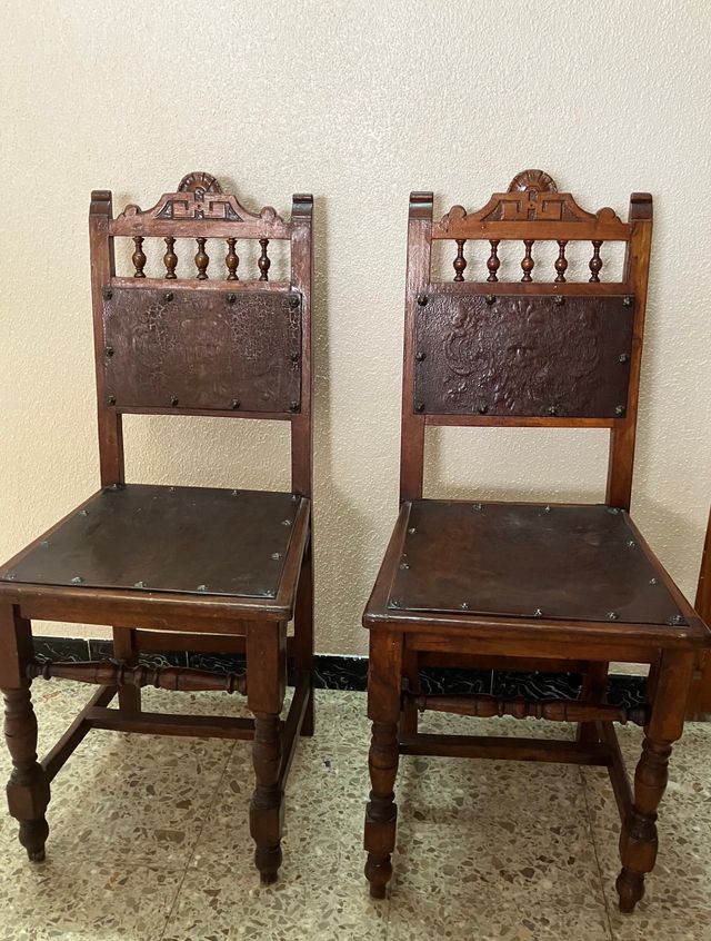 Lote 2 sillas antiguas talladas