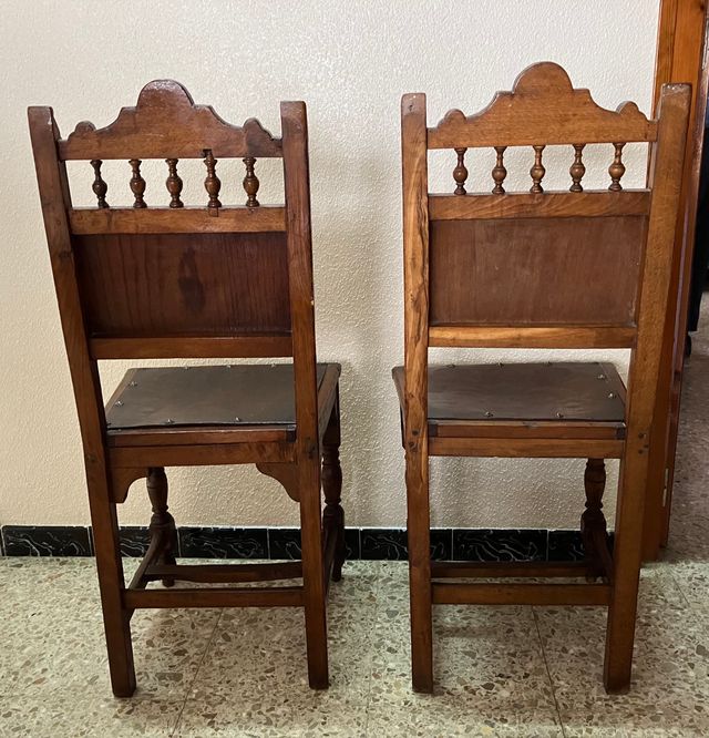 Lote 2 sillas antiguas talladas