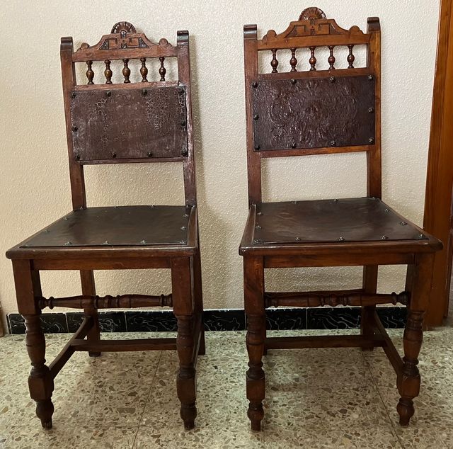 Lote 2 sillas antiguas talladas