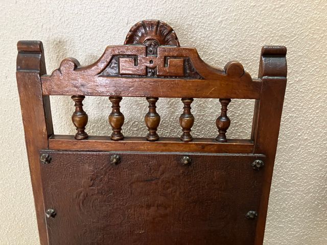 Lote 2 sillas antiguas talladas