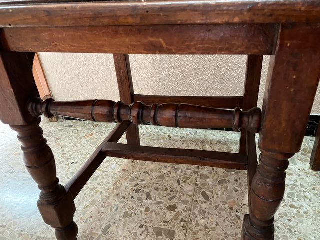 Lote 2 sillas antiguas talladas