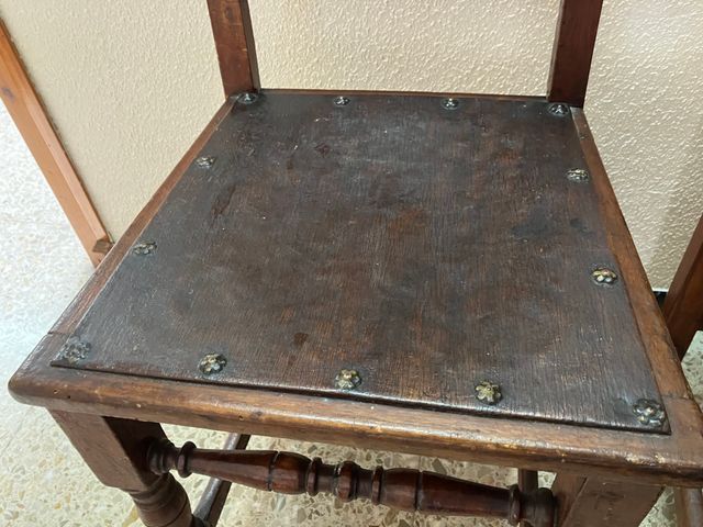 Lote 2 sillas antiguas talladas