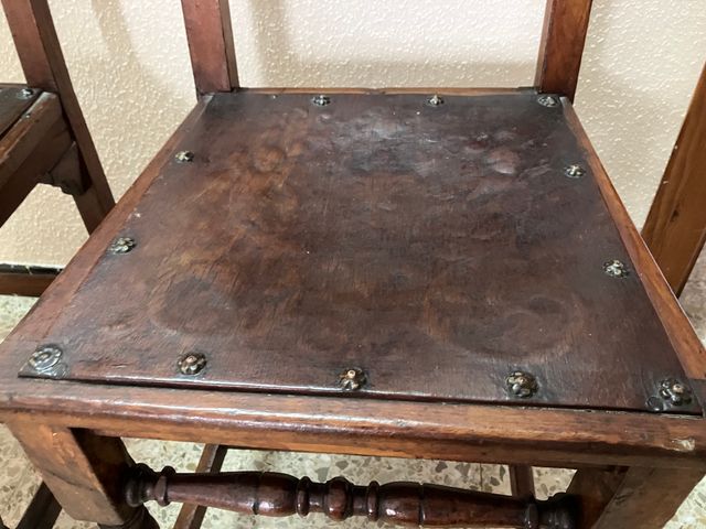 Lote 2 sillas antiguas talladas