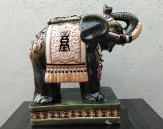 Elefante de la Suerte Antiguo en Porcelana Japones